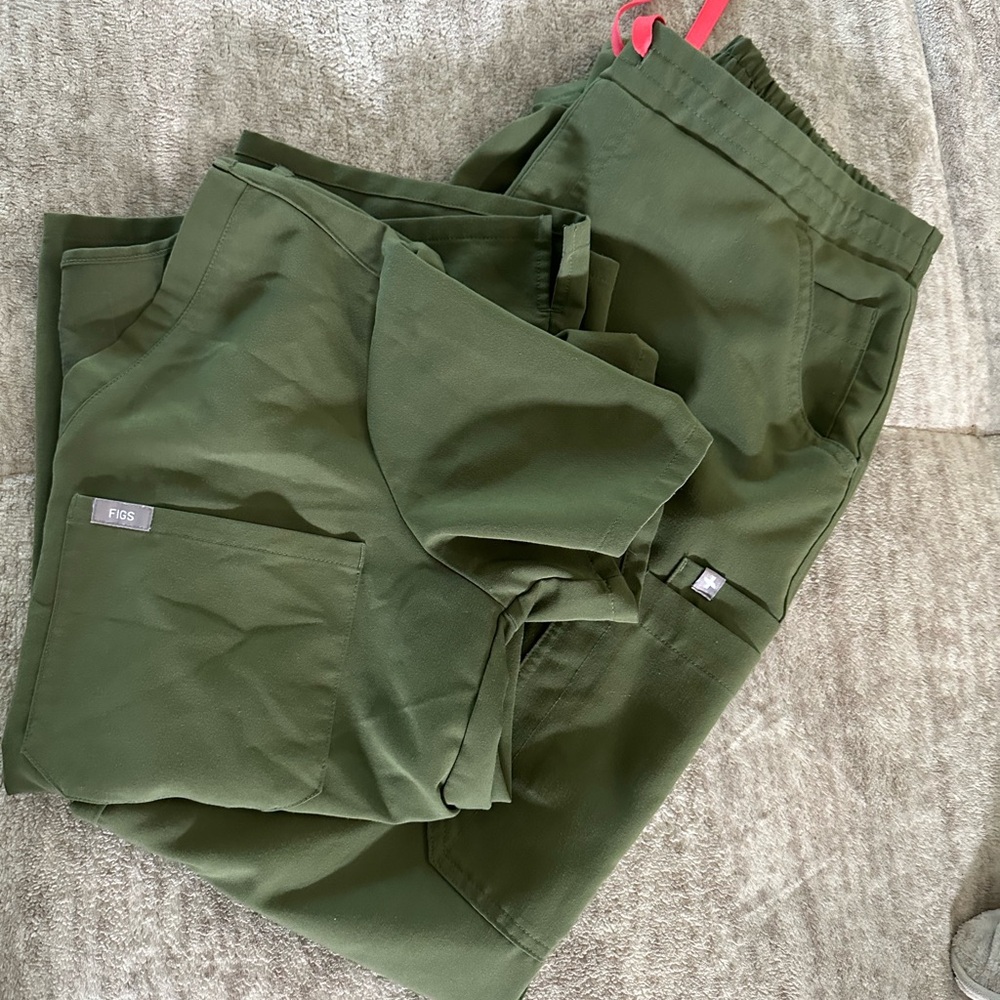 Women’s green figs set